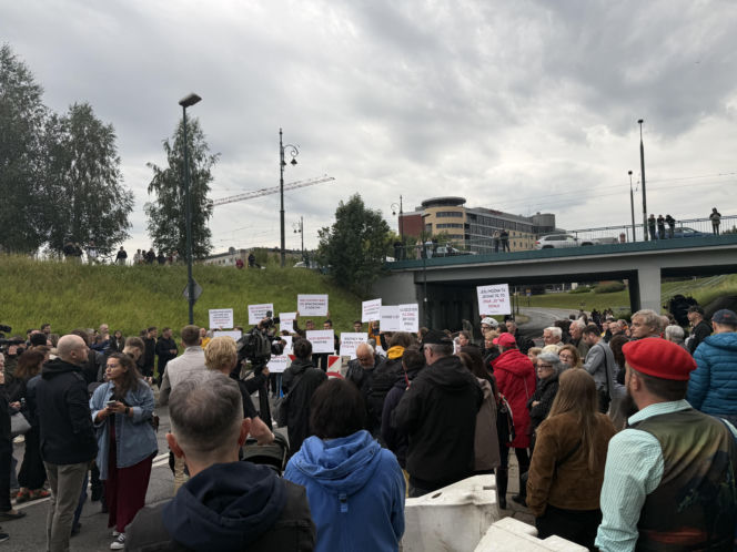 "Cichy marsz" w Krakowie po tragicznym wypadku. Zginęło młode małżeństwo