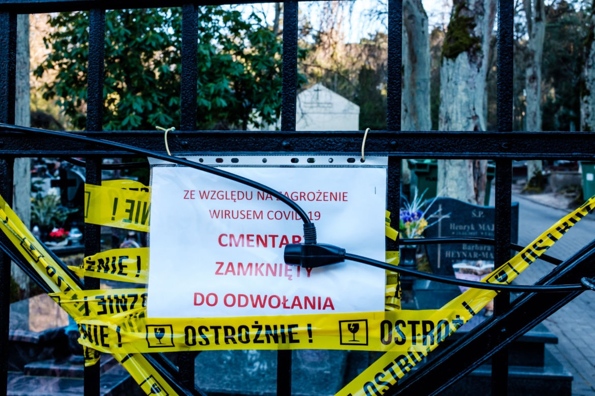 Koronawirus w Trójmieście. Cmentarz w Sopocie zamknięty z powodu zarazy