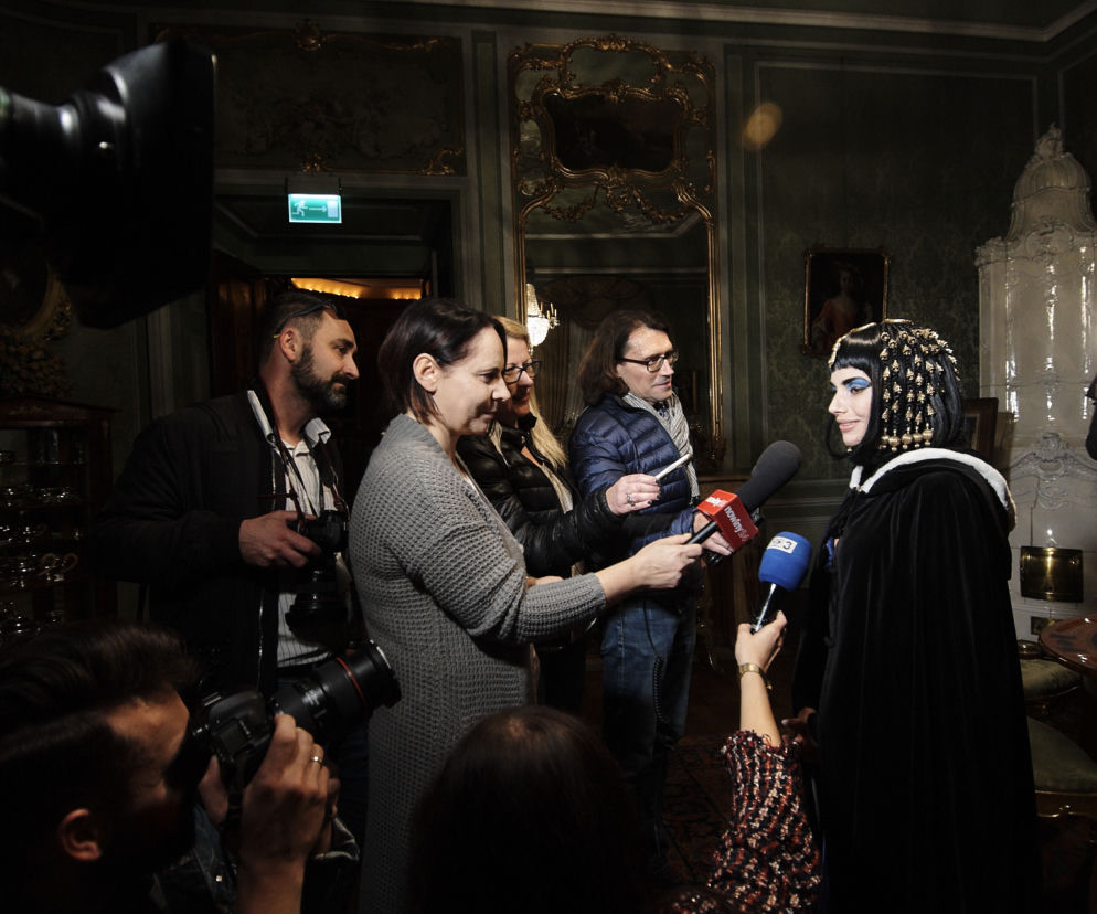 Zamek w Łańcucie na dwa dni zmienił się w plan filmowy. Weronika Rosati grała Elizabeth Taylor