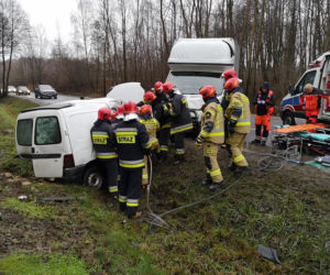 Zderzenie dostawczaka z osobówką na ul. Toruńskiej w Bydgoszczy! [ZDJĘCIA]