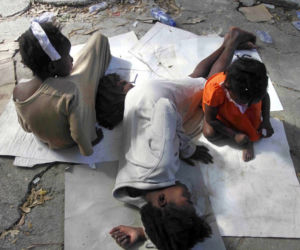 Makabra!  Trupy i sieroty na Haiti 