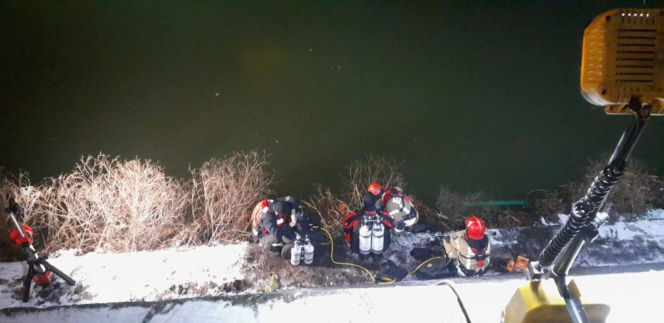 Samochód wpadł do Odry we Wrocławiu