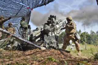 USA wydały miliardy na amunicję. Produkcja 155 mm wciąż daleko od celu
