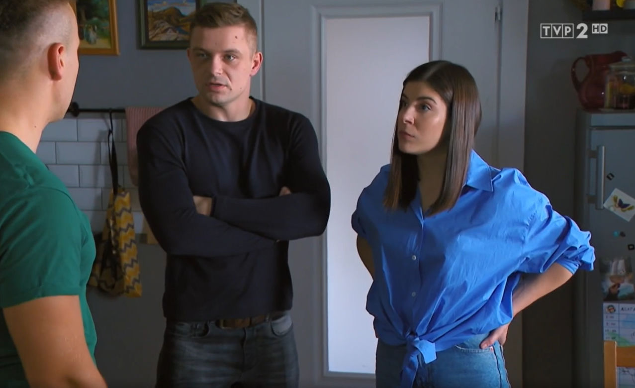 Barwy szczęścia, odcinek 2613: Agata (Natalia Zambrzycka), Patryk (Konrad Skolimowski), Hubert (Marek Molak)