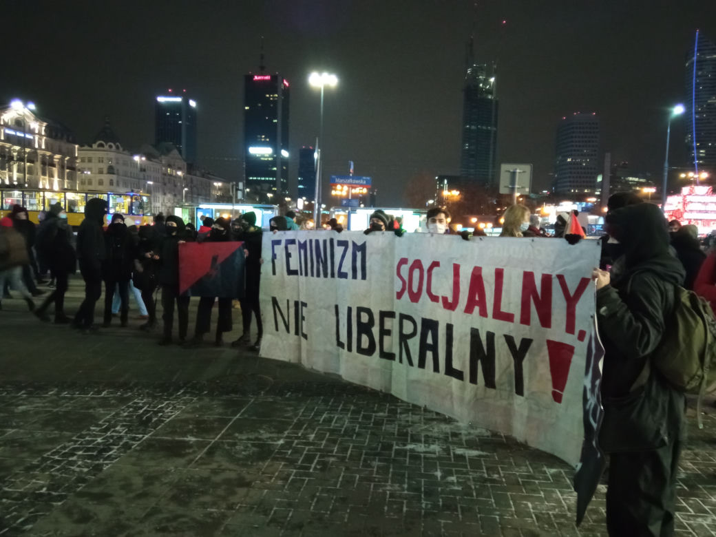 Strajk Kobiet w Warszawie. Takie transparenty mieli ze sobą protestujący (29.01.2021)