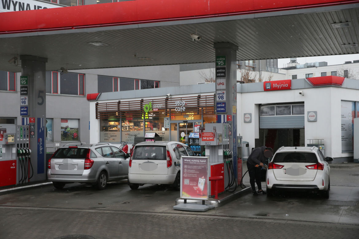 Czy w Polsce paliwo na Orlenie jest najtańsze? Wyniki naszego eksperymentu zaskakują!