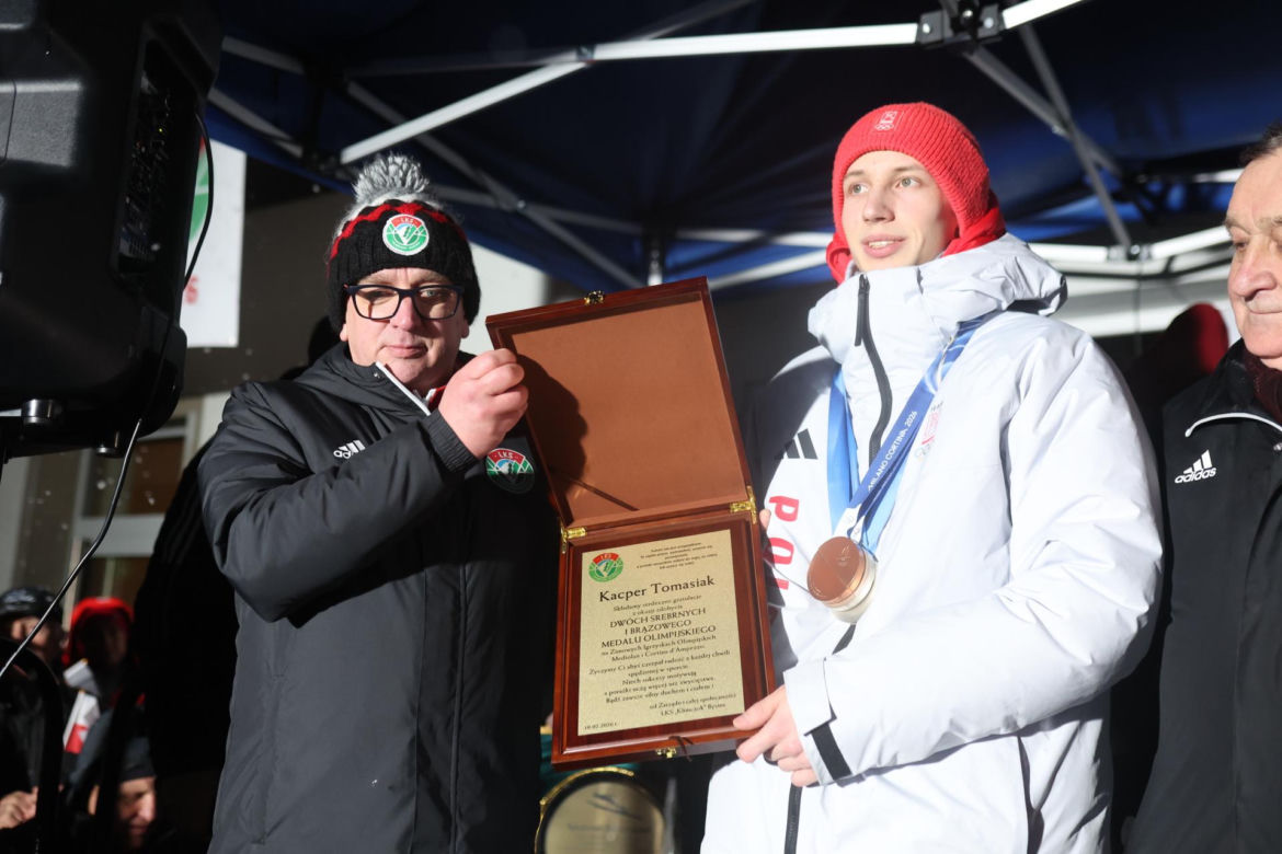 Kacper Tomasiak powitany po IO w rodzinnych stronach