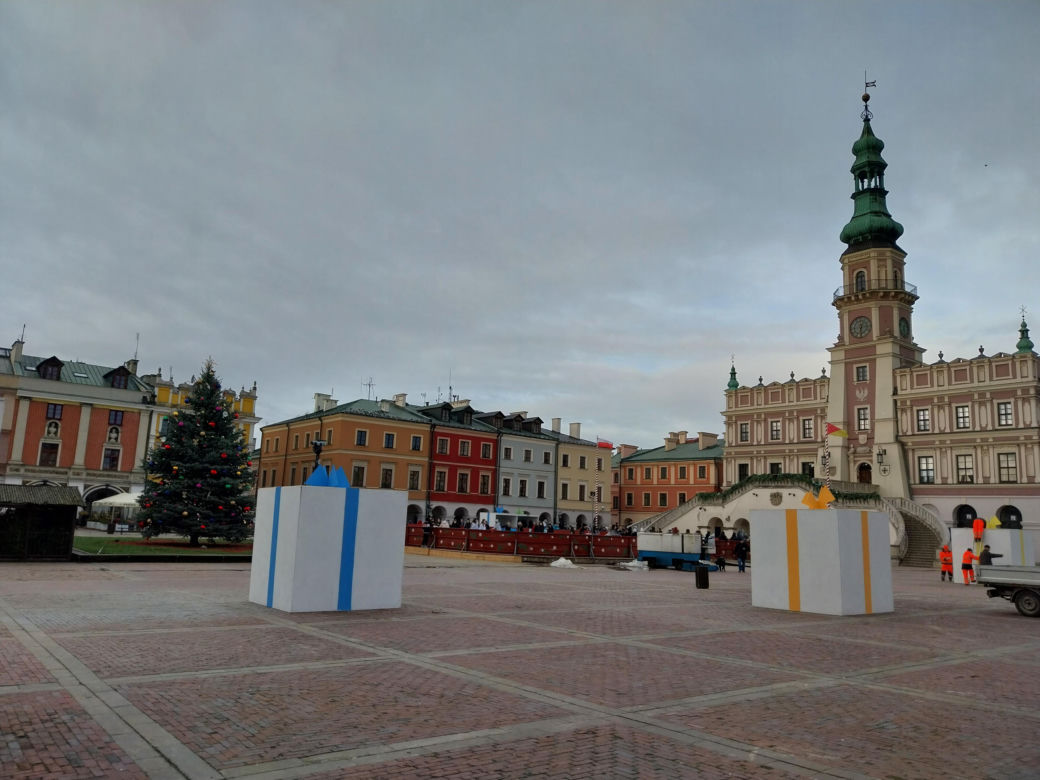 Dekoracje świąteczne na Rynku Wielkim w Zamościu