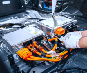 Nowe kompaktowe hybrydy plug-in w rodzinie Mercedes-Benz