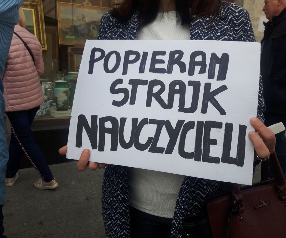 Wiec poparcia dla nauczycieli. Łódź