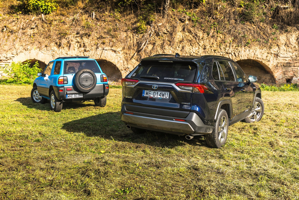 Toyota RAV4 mk. I & Toyota RAV4 mk. V