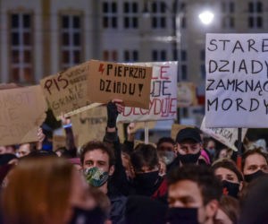 Strajk kobiet w Toruniu. Tańce, straż pod kościołem i wiele więcej - środa (28.10.2020)