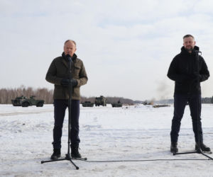 Premier i szef MON na poligonie w Zielonce obserwowali testy bezzałogowców