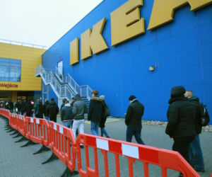 Gigantyczna kolejka do sklepu IKEA na Targówku