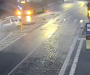 Szalony rajd ulicami Olsztyna! 30-latek huknął w autobus, a później rozbił przed komendą policji [ZDJĘCIA]