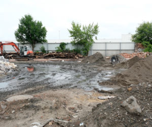 Zburzone zabytkowe stajnie przy Szwedzkiej 