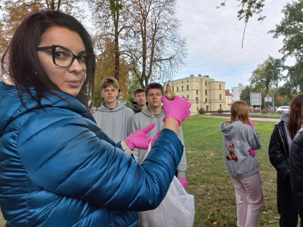 Posadzili kolejne żonkile w Lesznie. W dniu walki z rakiem piersi