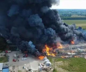 Wielki pożar w Charnowie zlokalizowany. Ewakuowano mieszkańców