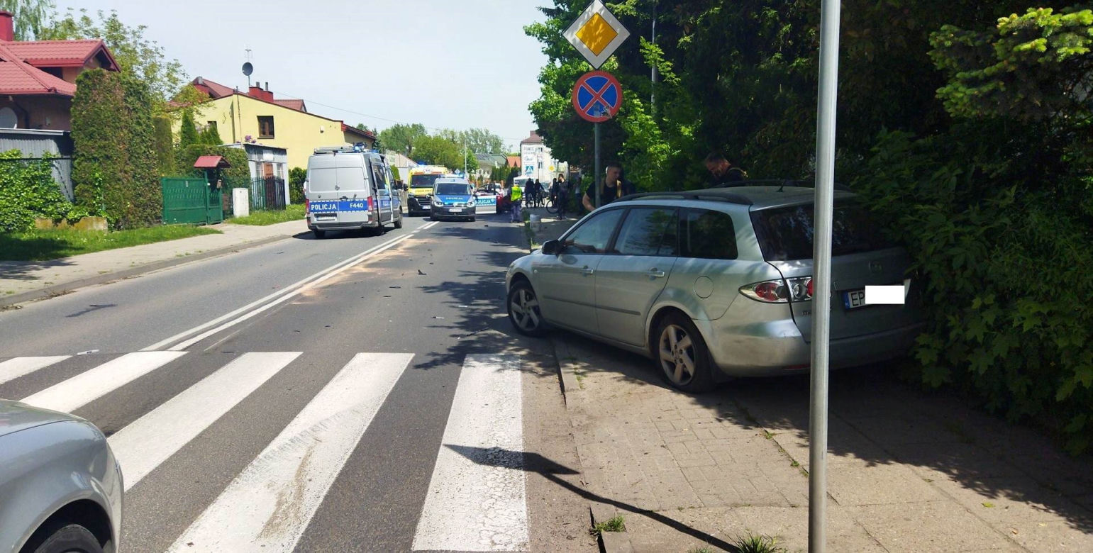 Wypadek ferrari w Piotrkowie Trybunalskim! Superauto rozbite na ul Wyzwolenia [ZDJĘCIA]