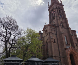 Nowe oblicze placu Wolności. Kwiaciarnie już zamontowane, koniec prac coraz bliżej