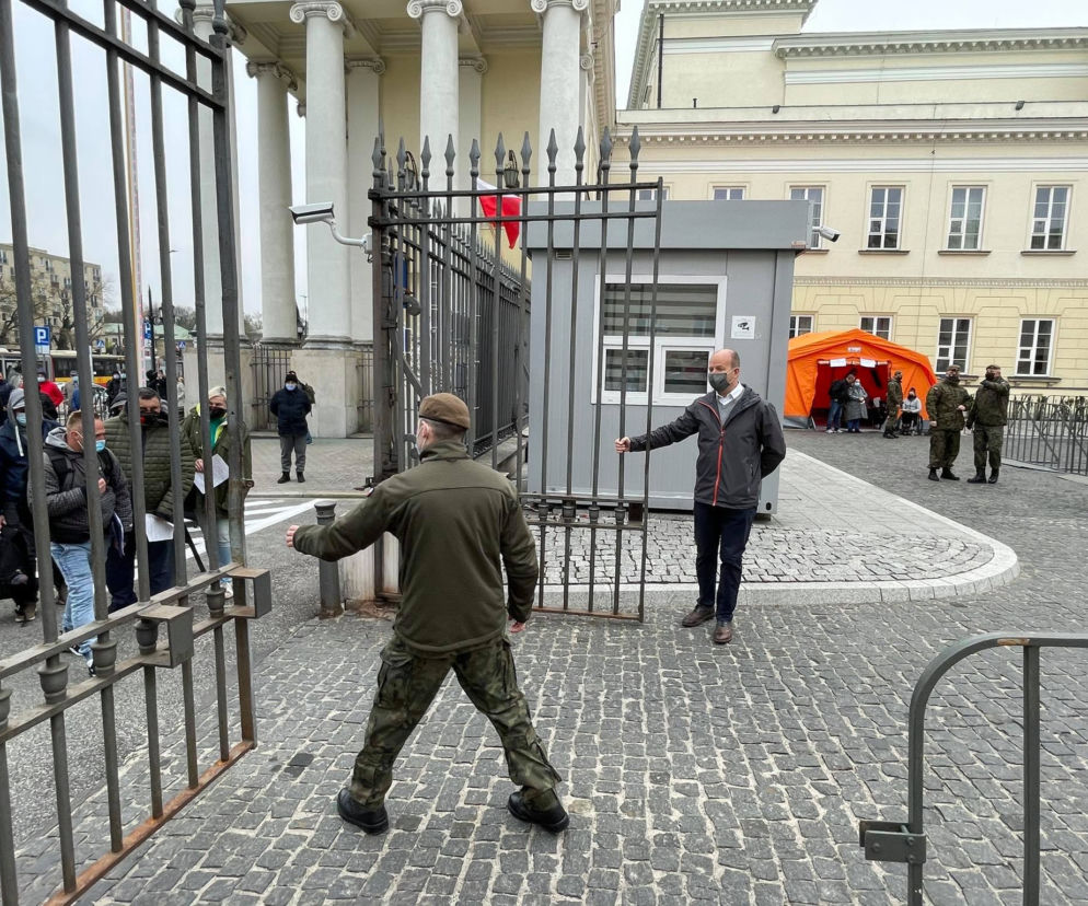 Szczepienia na pl.Bankowym w Warszawie