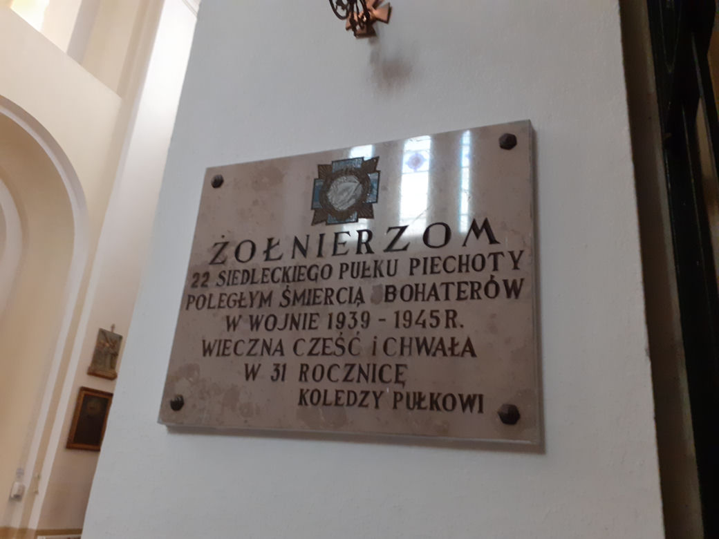 Jak wyglądał kościół garnizonowy w Siedlcach z zewnątrz i w środku w marcu 2021 roku?