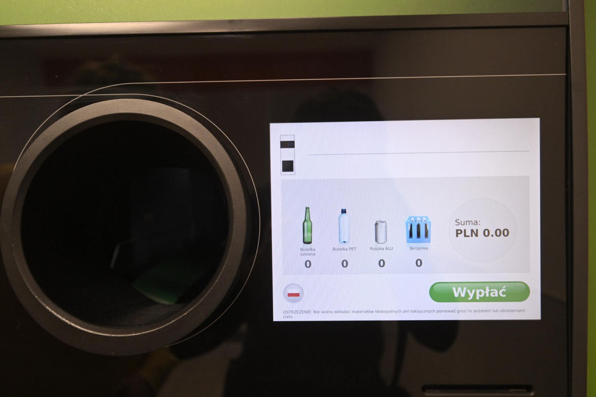 1046 butelek i puszek – Biedronka w Buczkowicach – jednorazowy zwrot dał voucher o wartości 523 zł.
