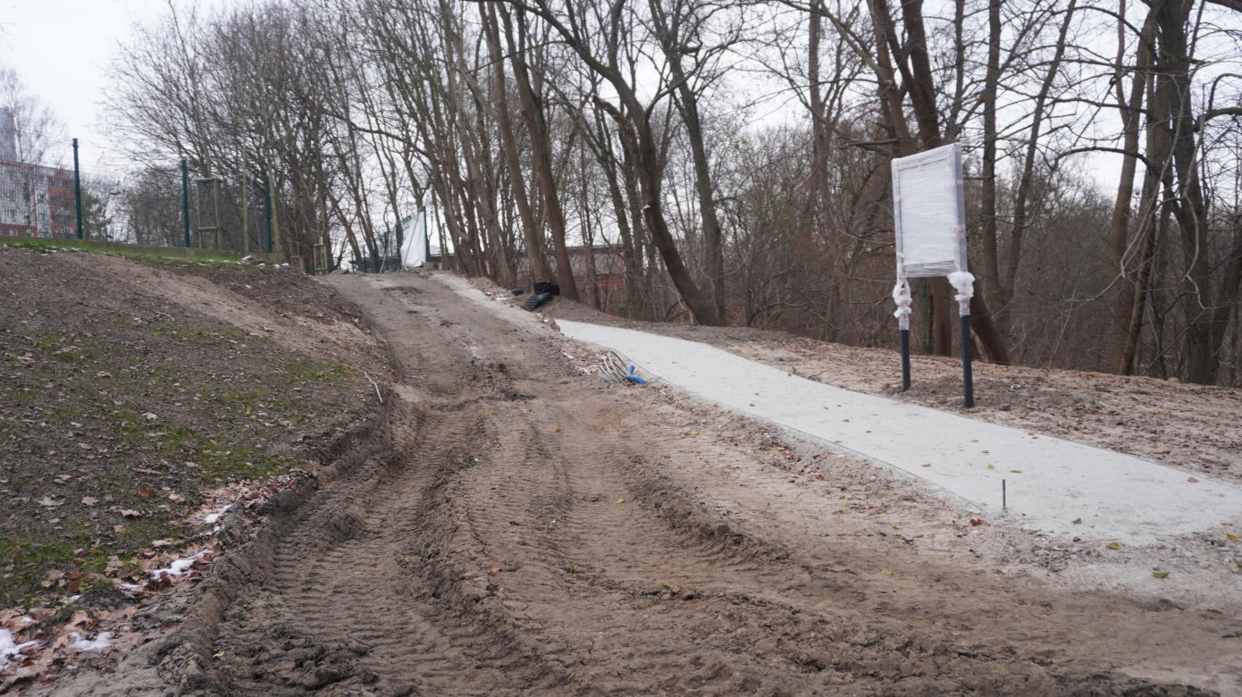Nowe miejsce rekreacji nad Łyną coraz bliżej. Trwają prace wykończeniowe Ekotarasu w Olsztynie [ZDJĘCIA]