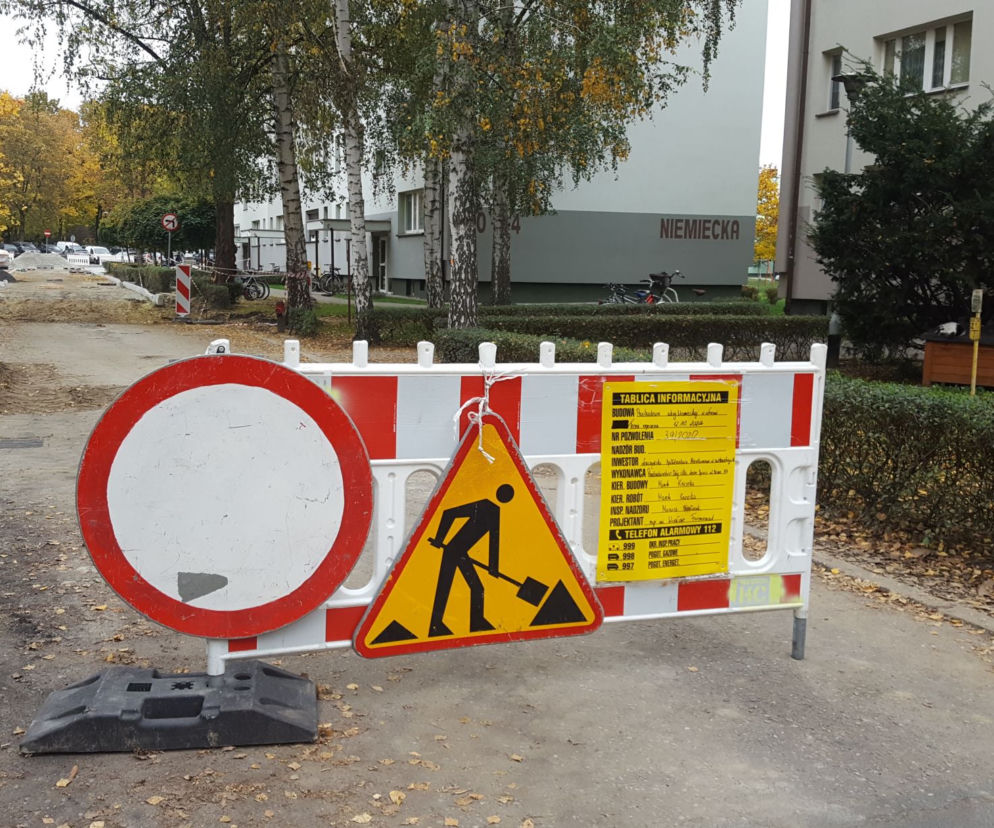 Rozkopy na osiedlu Przyjaźni w Lesznie. Będa nowe parkingi na ul. Niemieckiej