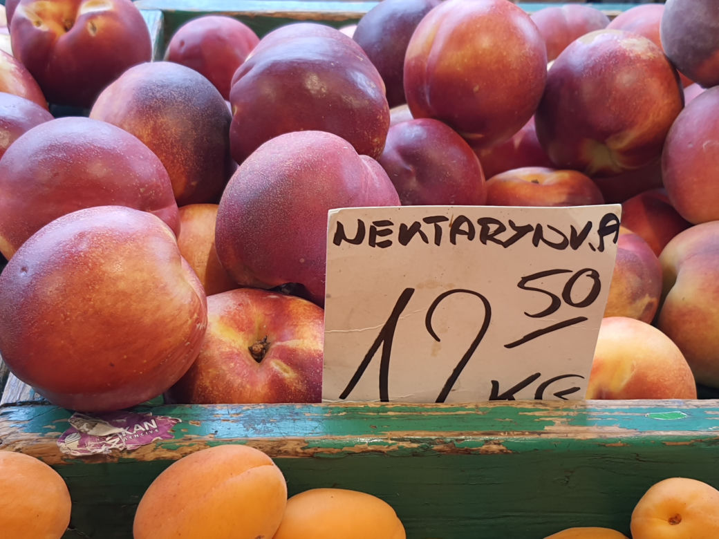 Nektarynki kosztują od 9 do 12,50 zł