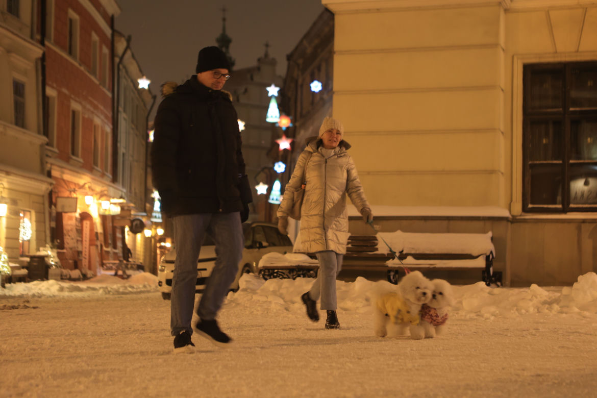 Śnieżny Lublin wieczorową porą