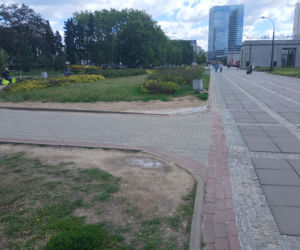 Chodnik łączący Dworzec Centralny i metro Centrum w Warszawie