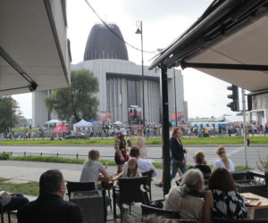 Tłum pielgrzymów w Warszawie. Wierni przybyli na beatyfikację kard. Stefana Wyszyńskiego