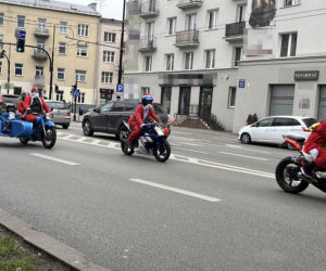 Mikołaje za kierownicą opanowali Lublin. Wyjątkowa akcja dla dzieci ze szpitala