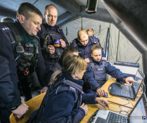 Policjanci w akcji! W użyciu helikopter, sprzęt noktowizyjny i termowizyjny oraz nawigacja