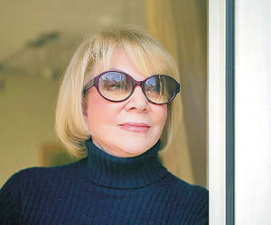 Marilyn umarła przez sztuczne piersi 