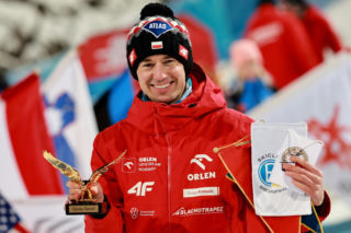 Kamil Stoch otrzymał wyjątkowy prezent! Tak wyróżniono go po ostatnim skoku w TCS w karierze