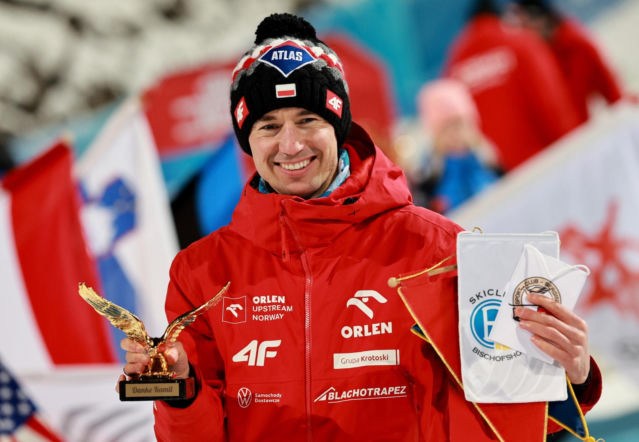 Kamil Stoch otrzymał wyjątkowy prezent! Tak wyróżniono go po ostatnim skoku w TCS w karierze