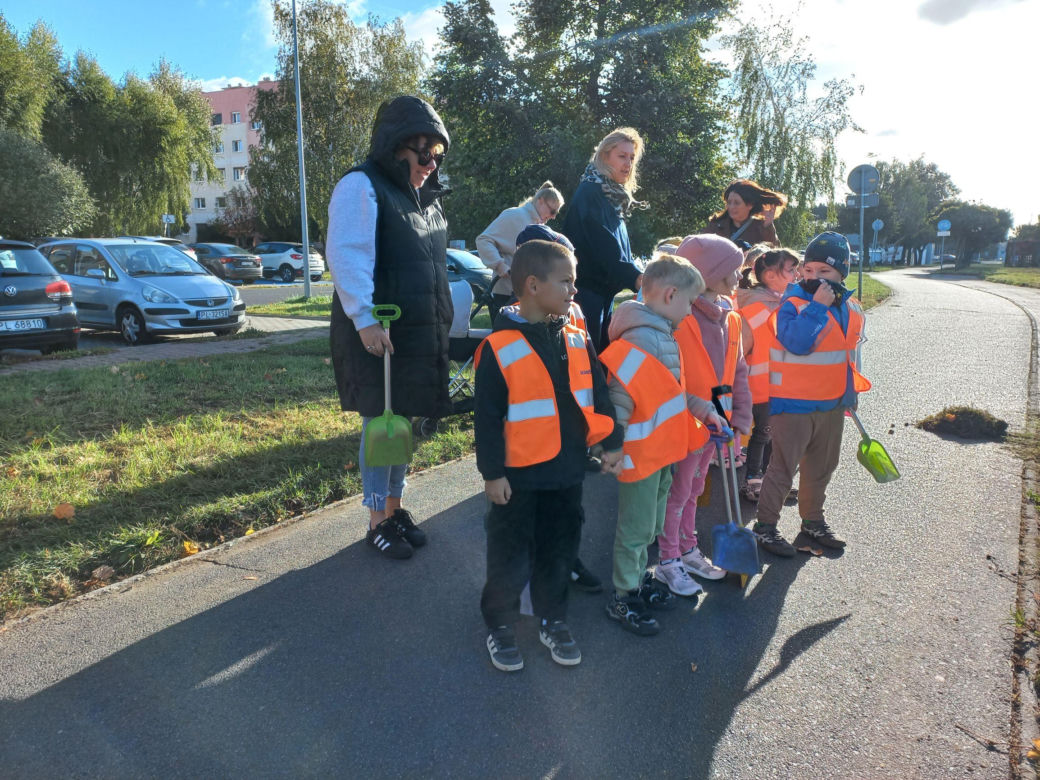 Posadzili ponad 30 drzew na Alejach Konstytucji 3 Maja w Lesznie. Wybrano trzy gatunki