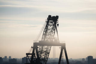 Pożar na Białołęce. Czy operator dźwigu mógł uniknąć pułapki?