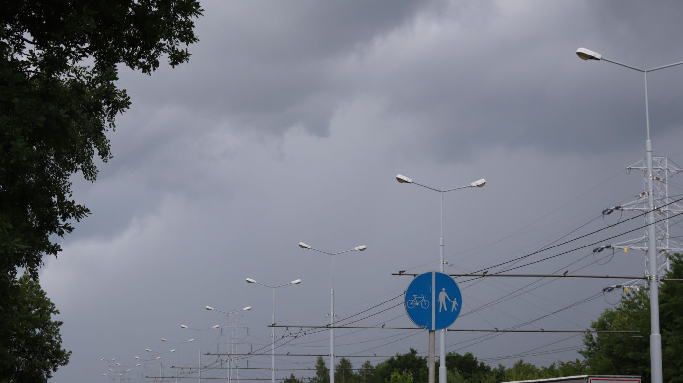 Burza nad Lublinem. Czarne chmury przykryły miasto, słychać grzmoty [GALERIA]