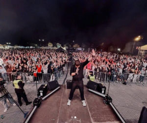 Znany muzyk właśnie został tatą! Pokazał maleństwo w sieci