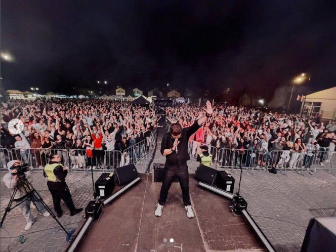Znany muzyk właśnie został tatą! Pokazał maleństwo w sieci