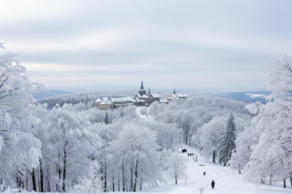 Święty Krzyż w zimowej scenerii. Czym zaskoczy najstarsze polskie sanktuarium?