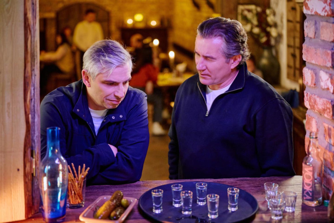 Na Wspólnej, odc. 4259. Lew Nalepa (Przemysław Sadowski), Greg Kalski (Michał Sitarski)