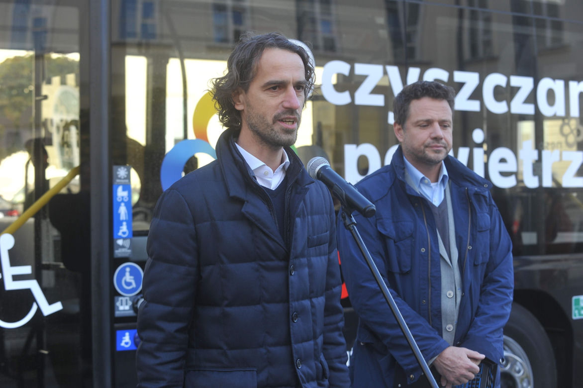 Trzaskowski pochwalił się autobusem na wodór. Miasta nie stać na jego zakup 