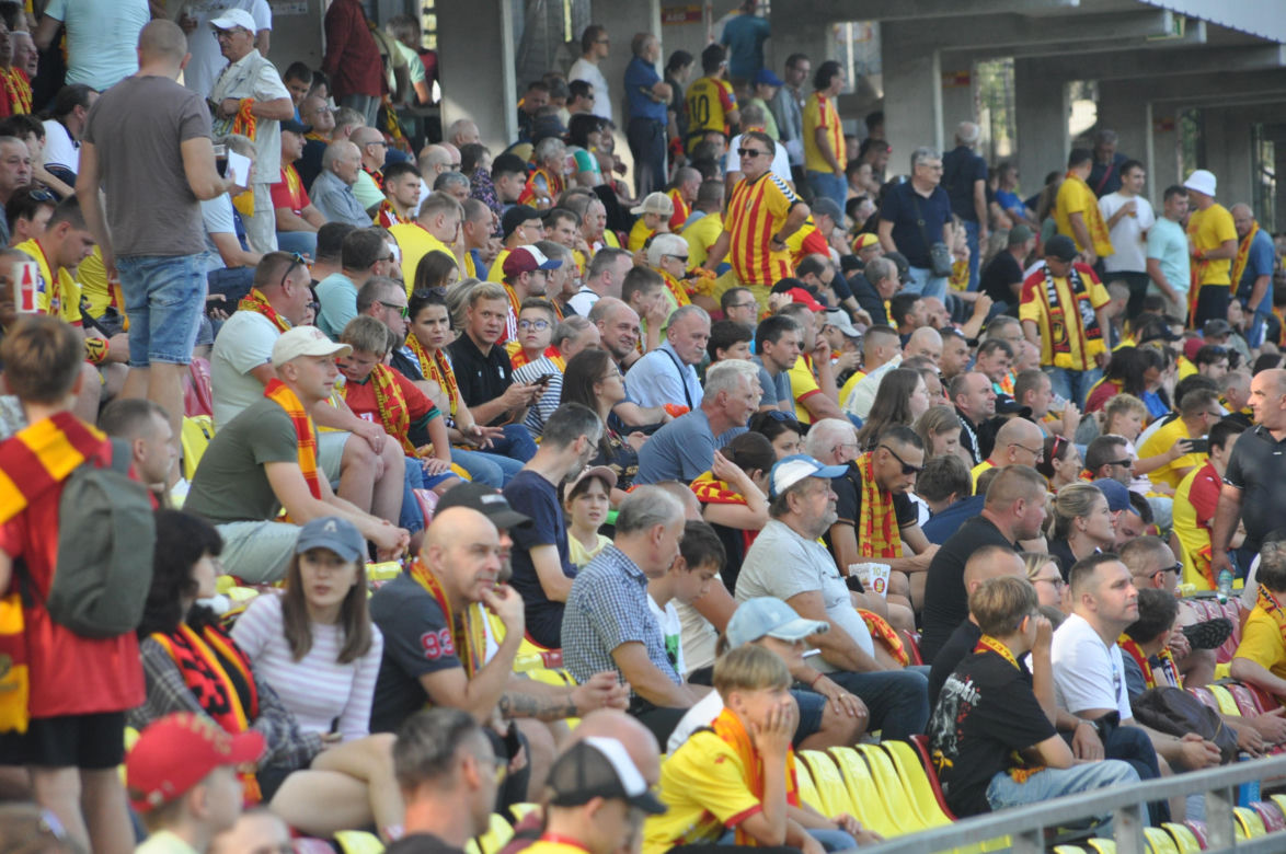 Korona Kielce - Cracovia. Zdjęcia kibiców podczas meczu. 10 sierpnia 2024