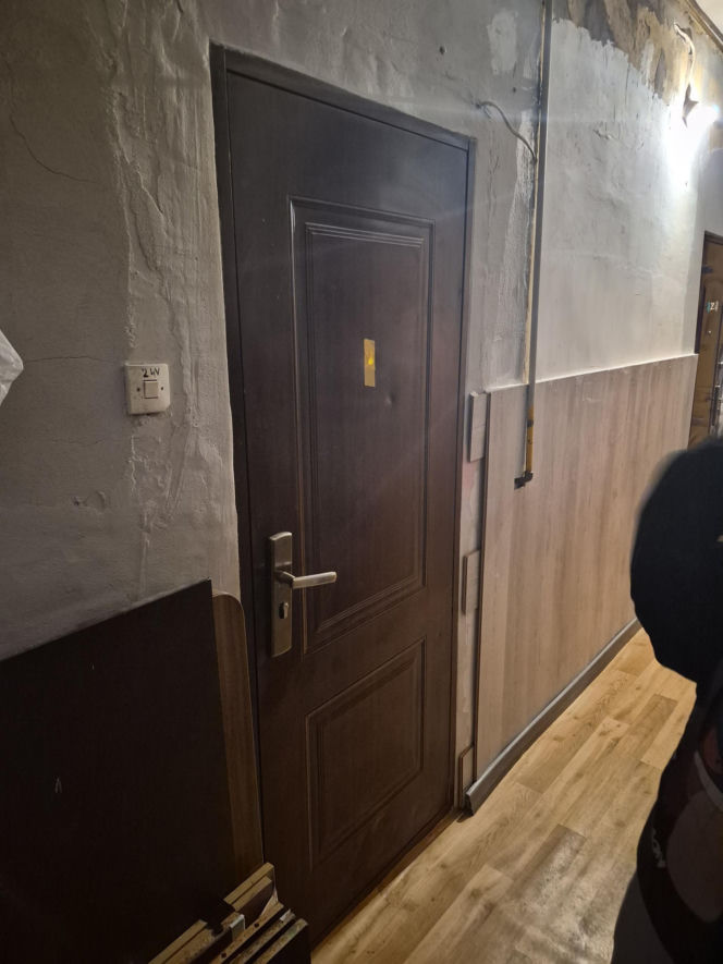 Za tymi drzwiami rozgrywał się dramat. Anna i jej niepełnosprawny partner zamarzli na śmierć