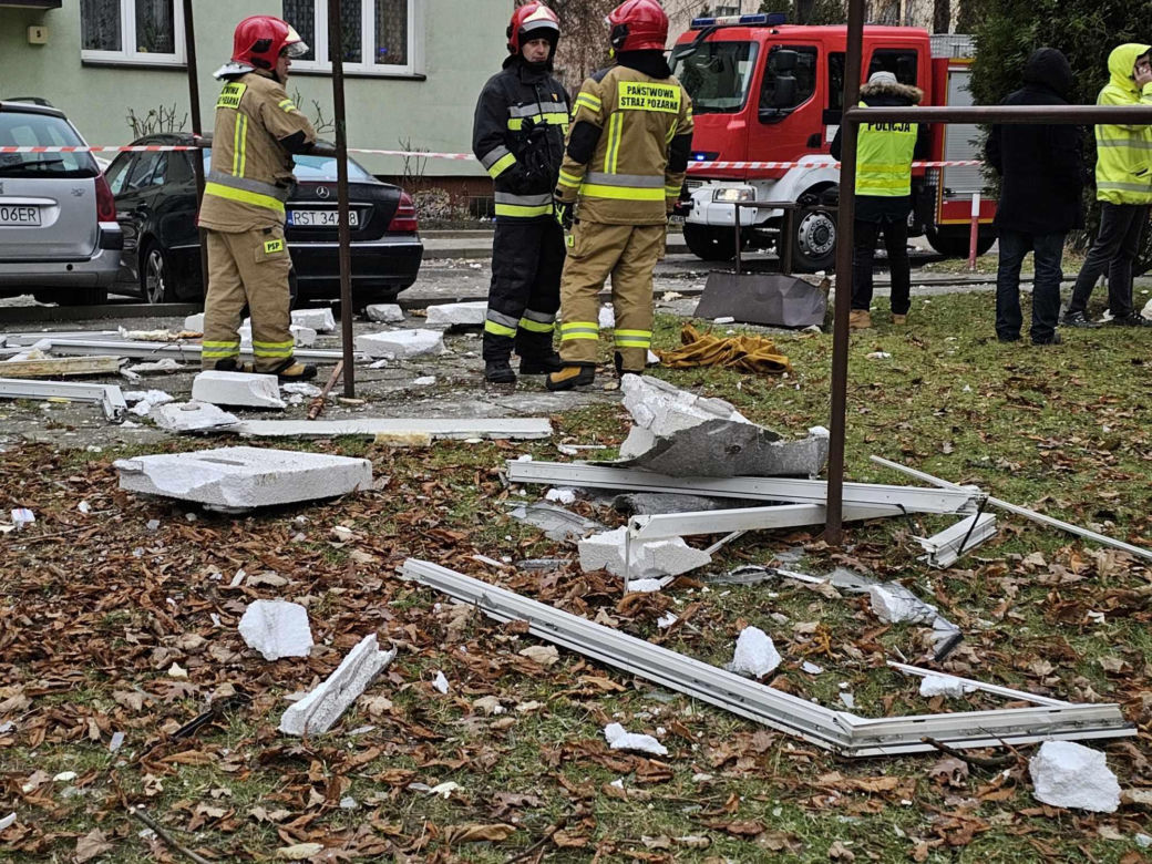 Potężna eksplozja gazu w Rzeszowie! Z mieszkania wyleciały wszystkie okna [ZDJĘCIA]