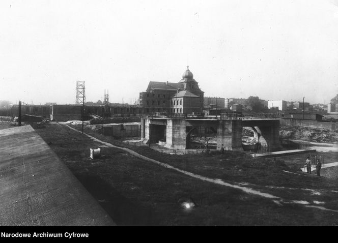 To największa archikatedra w Polsce. Była symbolem buntu wobec władz komunistycznych